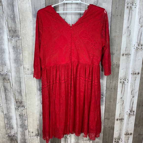 Elegant Red Lace Dress - Picture 6 of 8
